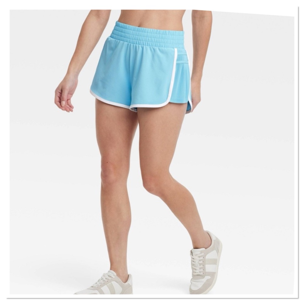 Women’s Woven Mid-Rise Piped Dolphin Shorts All In Motion